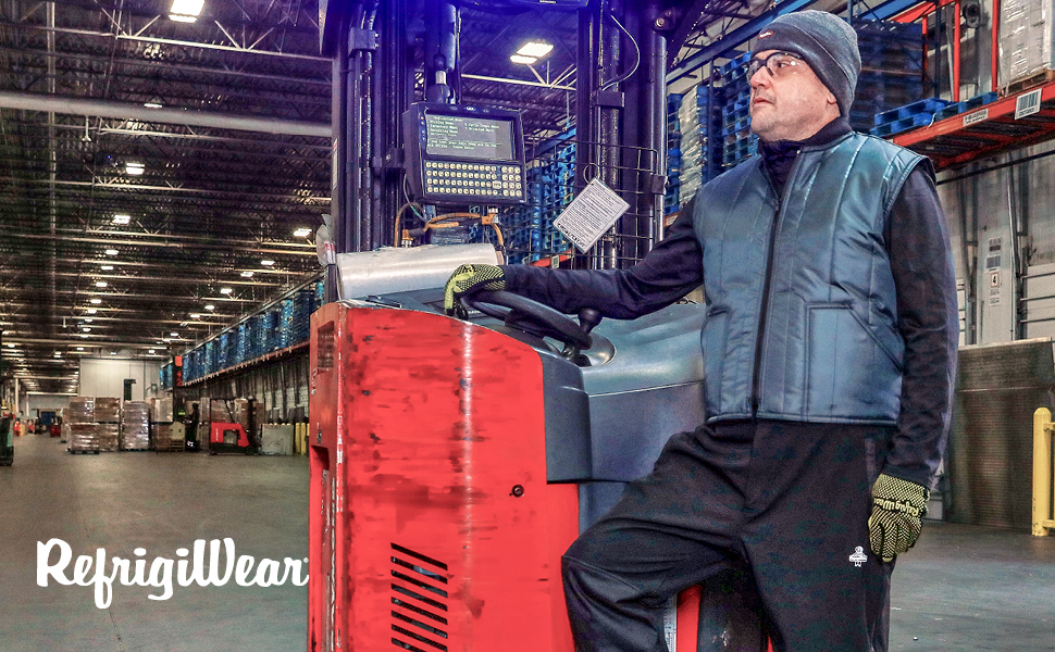 Core protection at its finest. Warm insulation and a tough water-repellent outershell team up for the ultimate core protection and mobility.